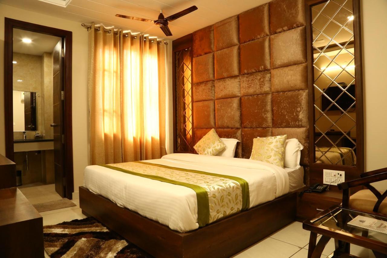 Hotel Kush Ganga - 50 Meter From Har Ki Pauri, Haridwār Exteriör bild